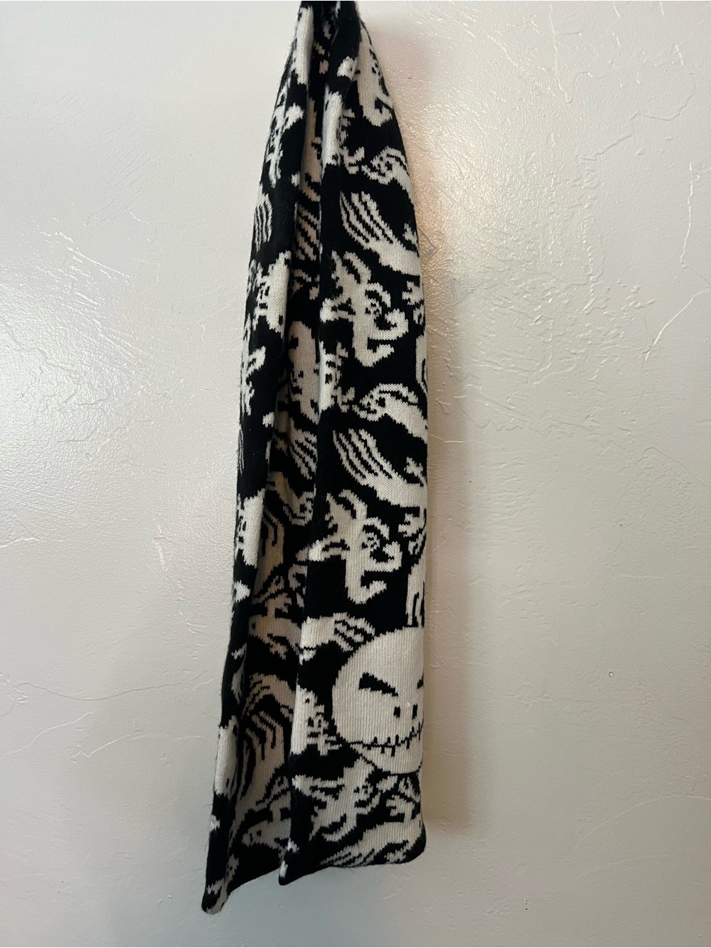DISNEY "NIGHTMARE BEFORE CHRISTMAS" JACK SKELLINGTON KNIT NECK SCARF